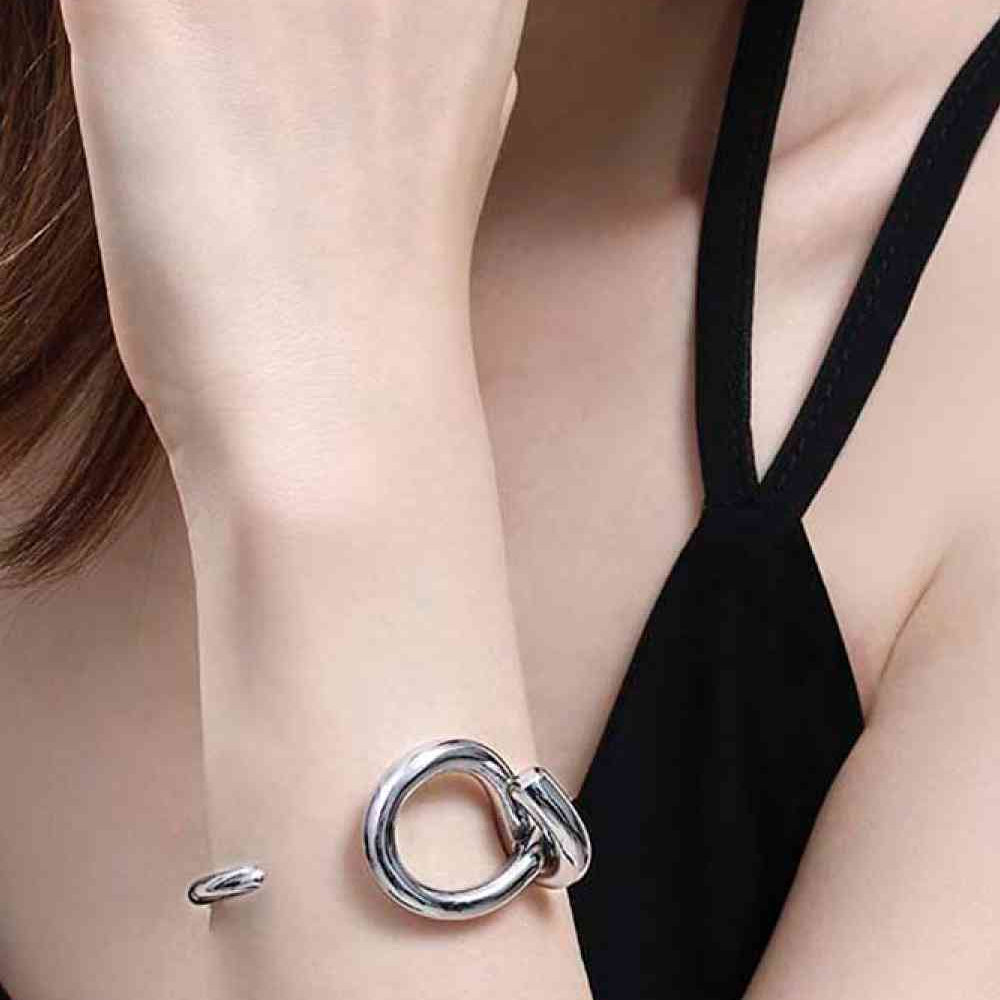 Stylish Knot Open Bracelet